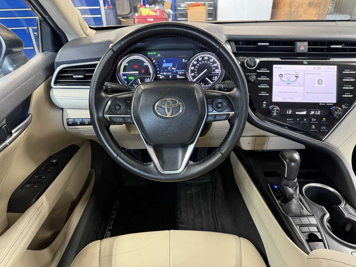 2018 Toyota Camry Hybrid XLE photo 15