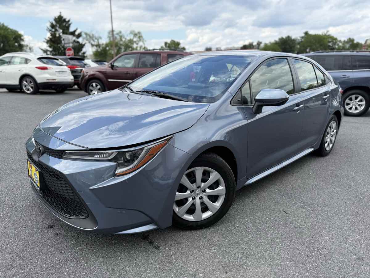 2022 Toyota Corolla LE photo 3