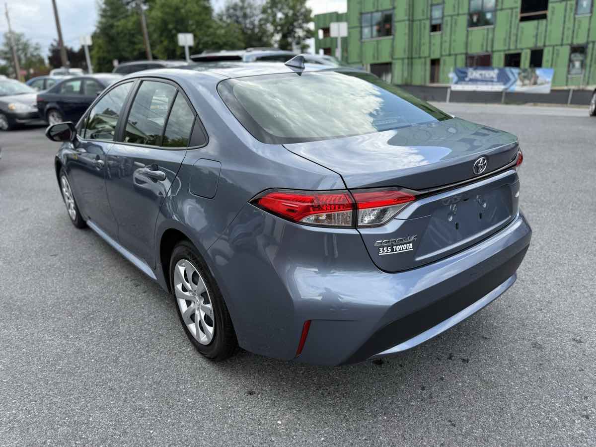 2022 Toyota Corolla LE photo 5
