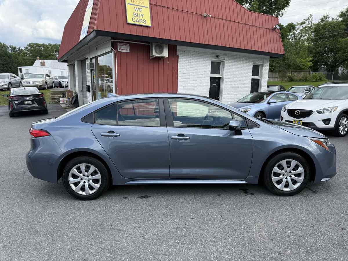 2022 Toyota Corolla LE photo 8