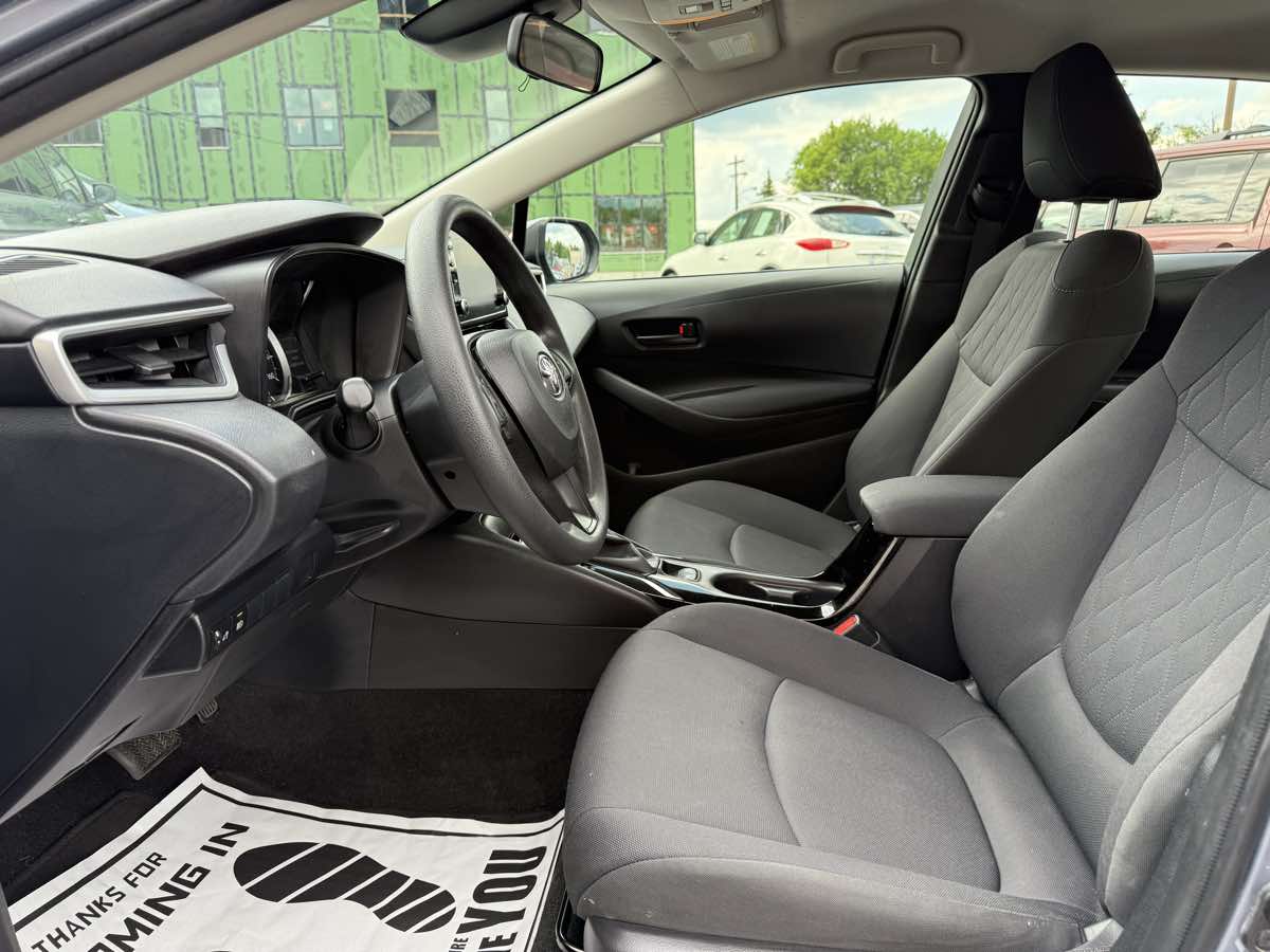 2022 Toyota Corolla LE photo 9