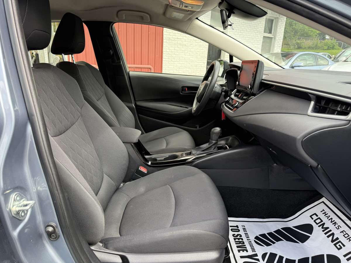 2022 Toyota Corolla LE photo 10