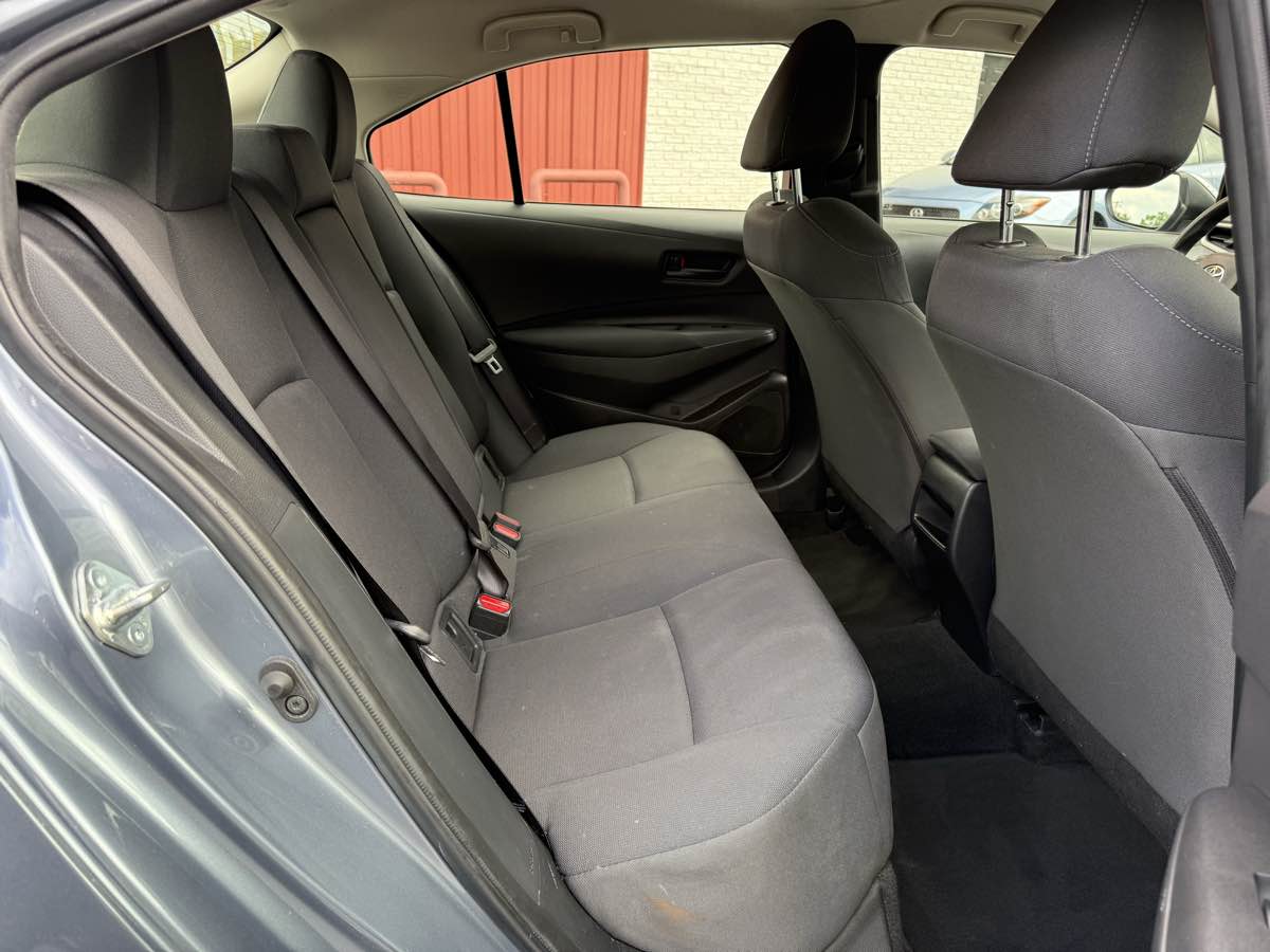 2022 Toyota Corolla LE photo 11