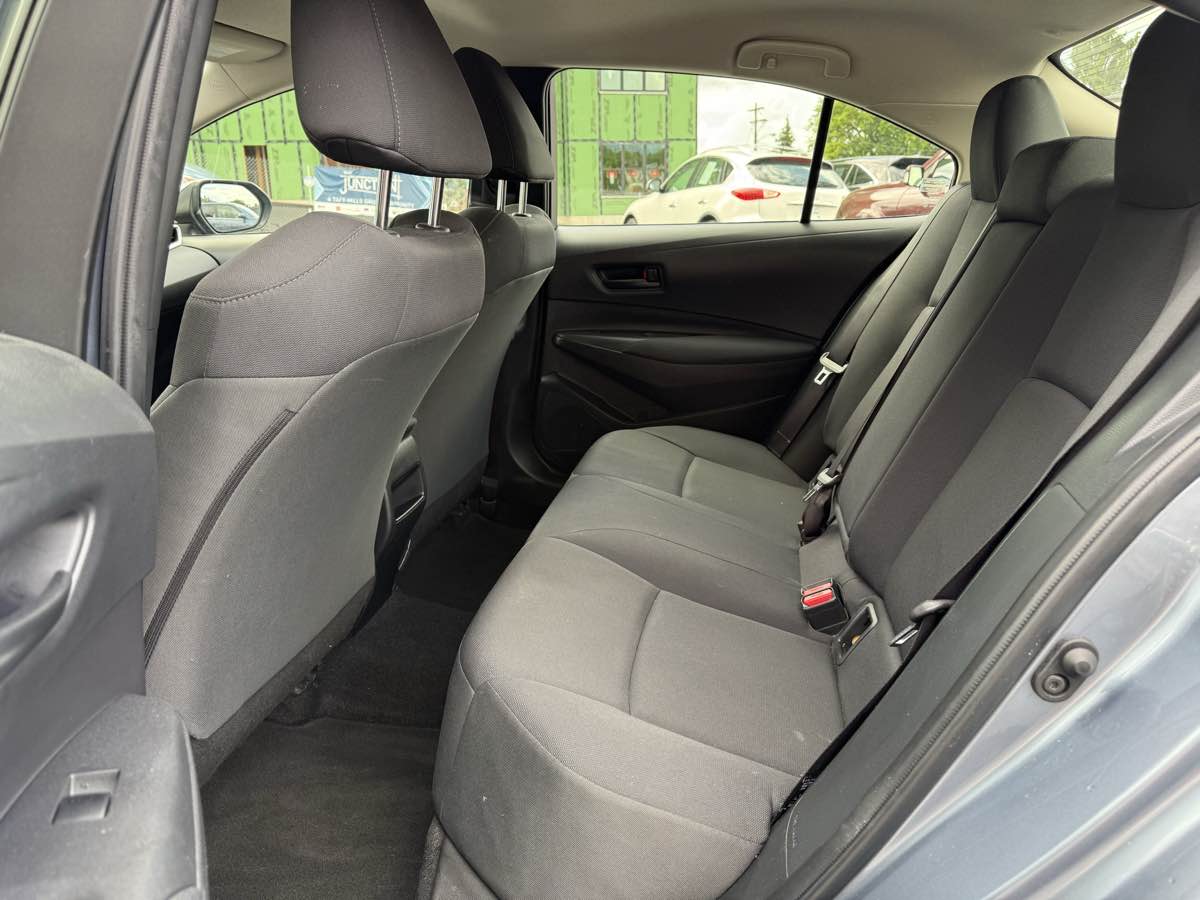 2022 Toyota Corolla LE photo 12