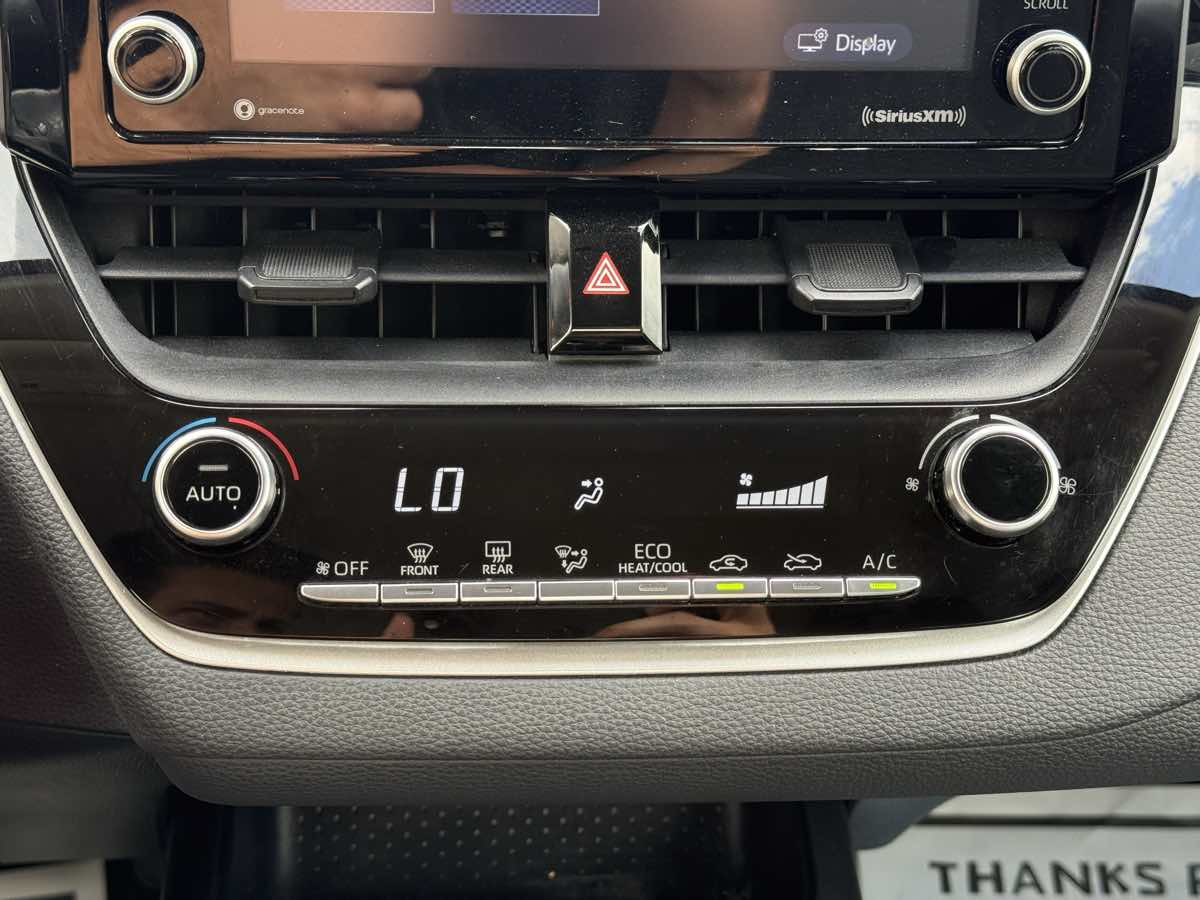 2022 Toyota Corolla LE photo 18