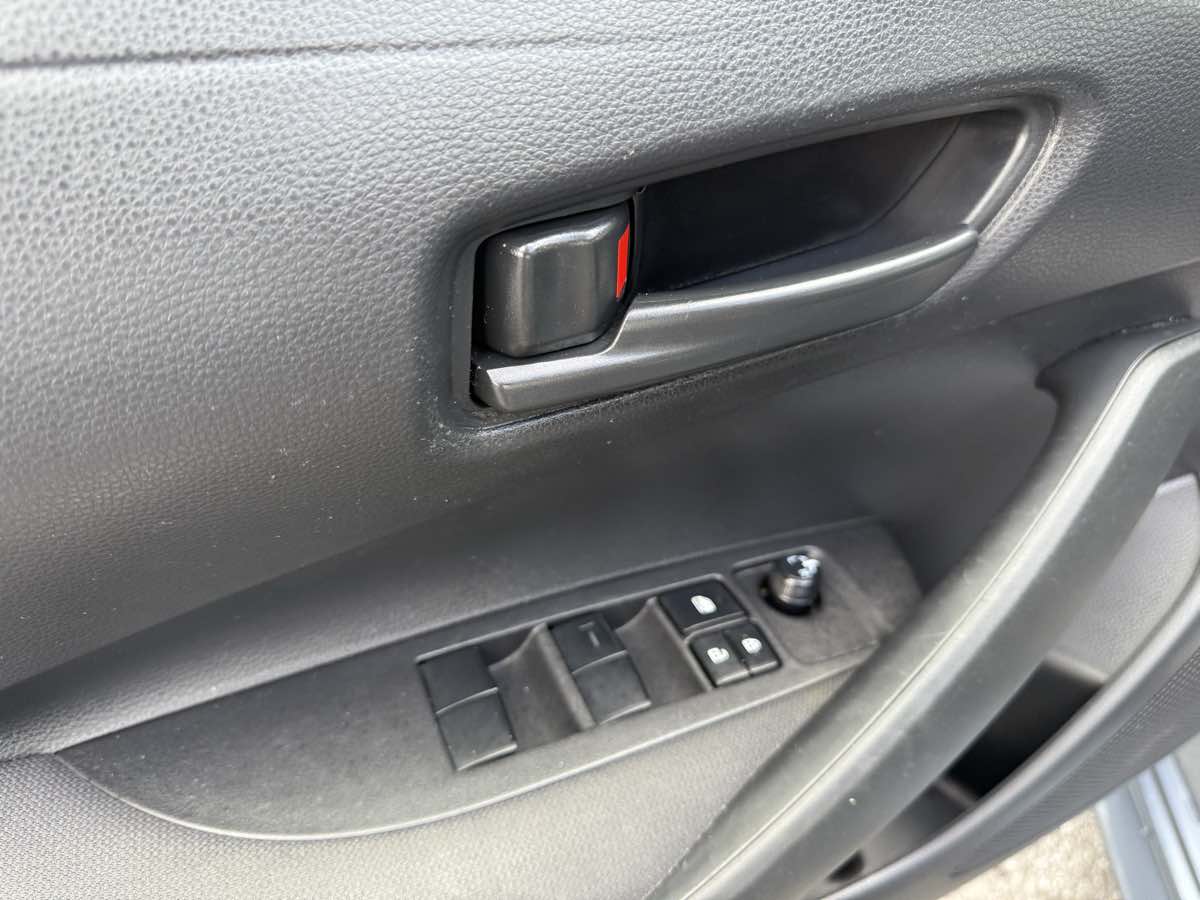 2022 Toyota Corolla LE photo 19