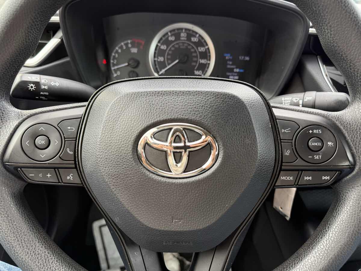 2022 Toyota Corolla LE photo 15