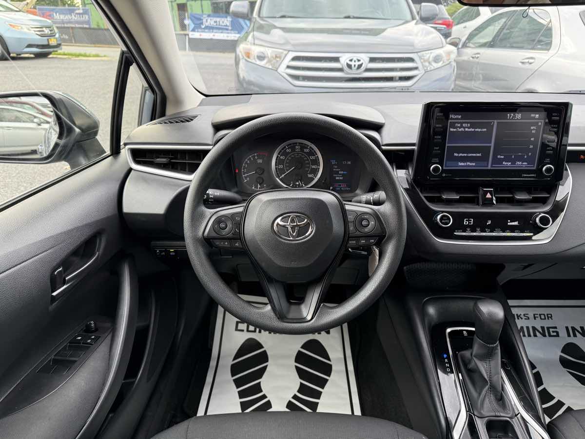 2022 Toyota Corolla LE photo 14