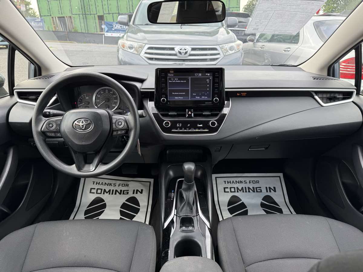 2022 Toyota Corolla LE photo 13