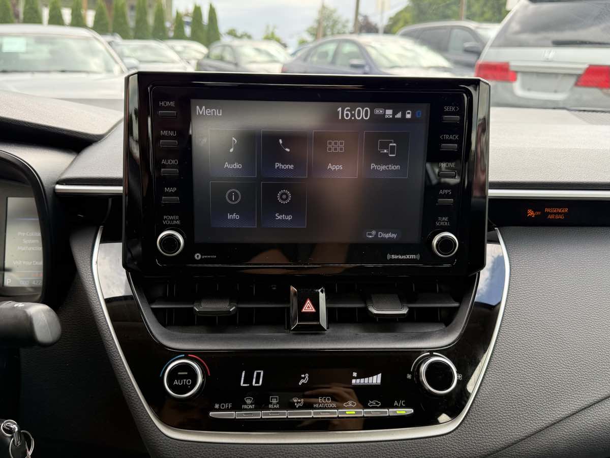 2022 Toyota Corolla LE photo 16