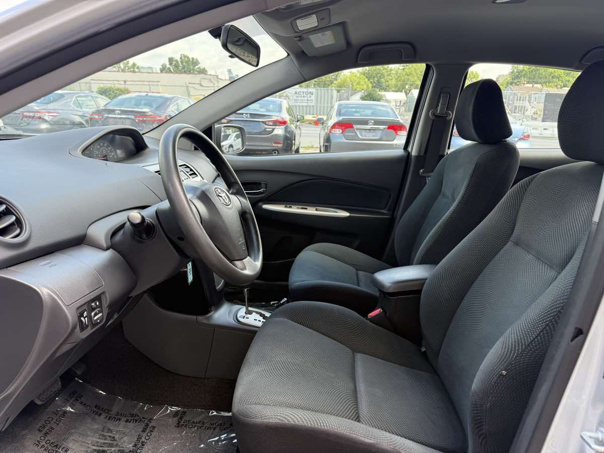 2009 Toyota Yaris photo 9