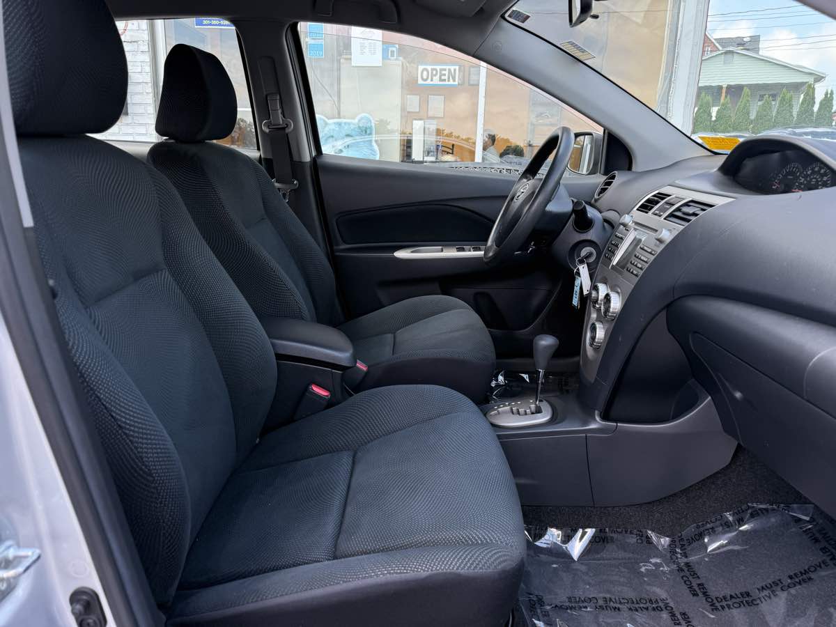 2009 Toyota Yaris photo 10