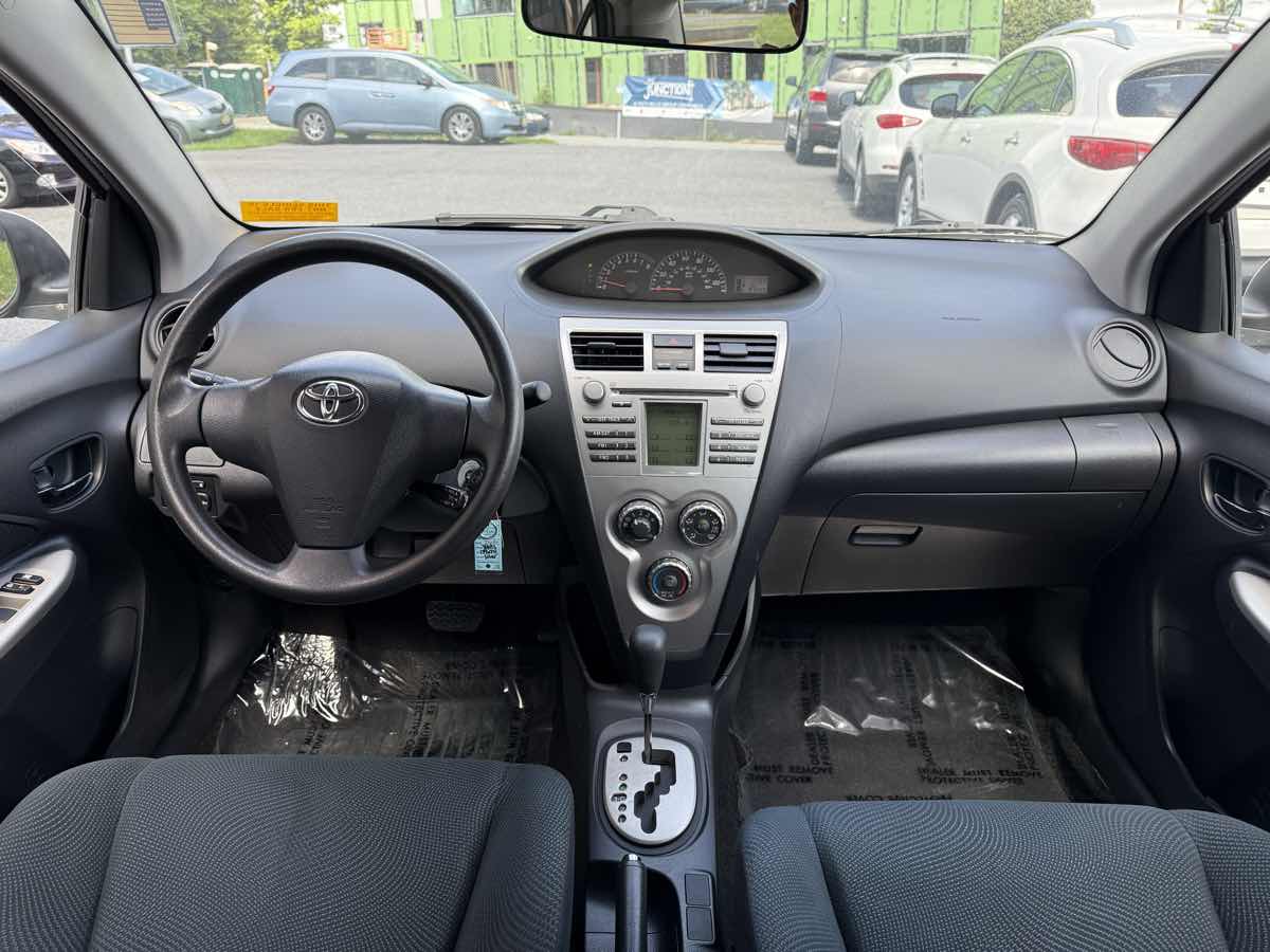 2009 Toyota Yaris photo 13