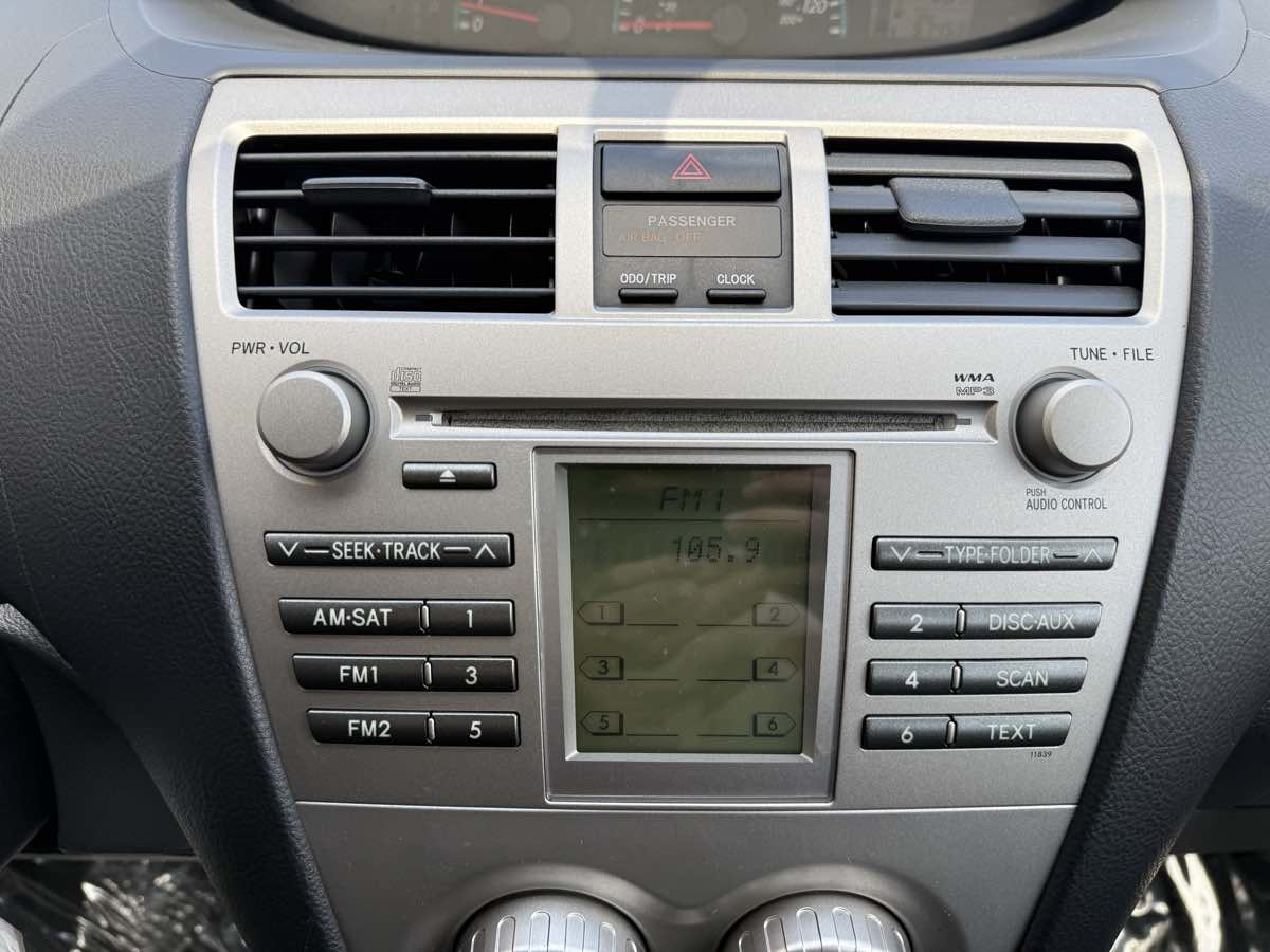 2009 Toyota Yaris photo 18