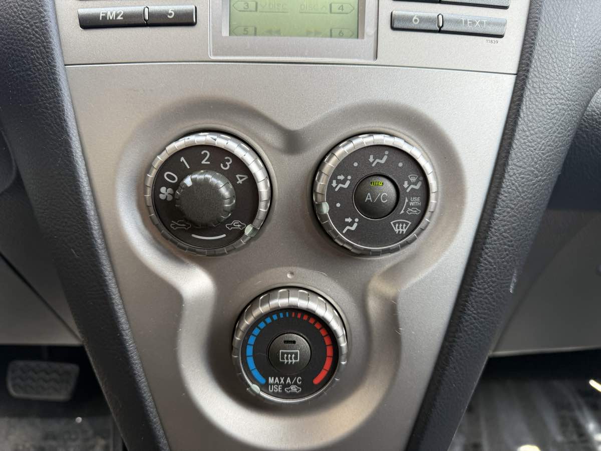 2009 Toyota Yaris photo 19
