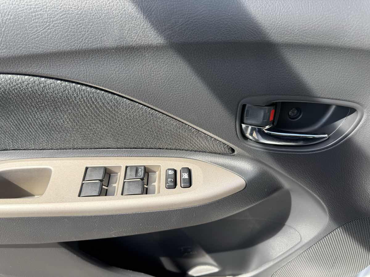 2009 Toyota Yaris photo 21