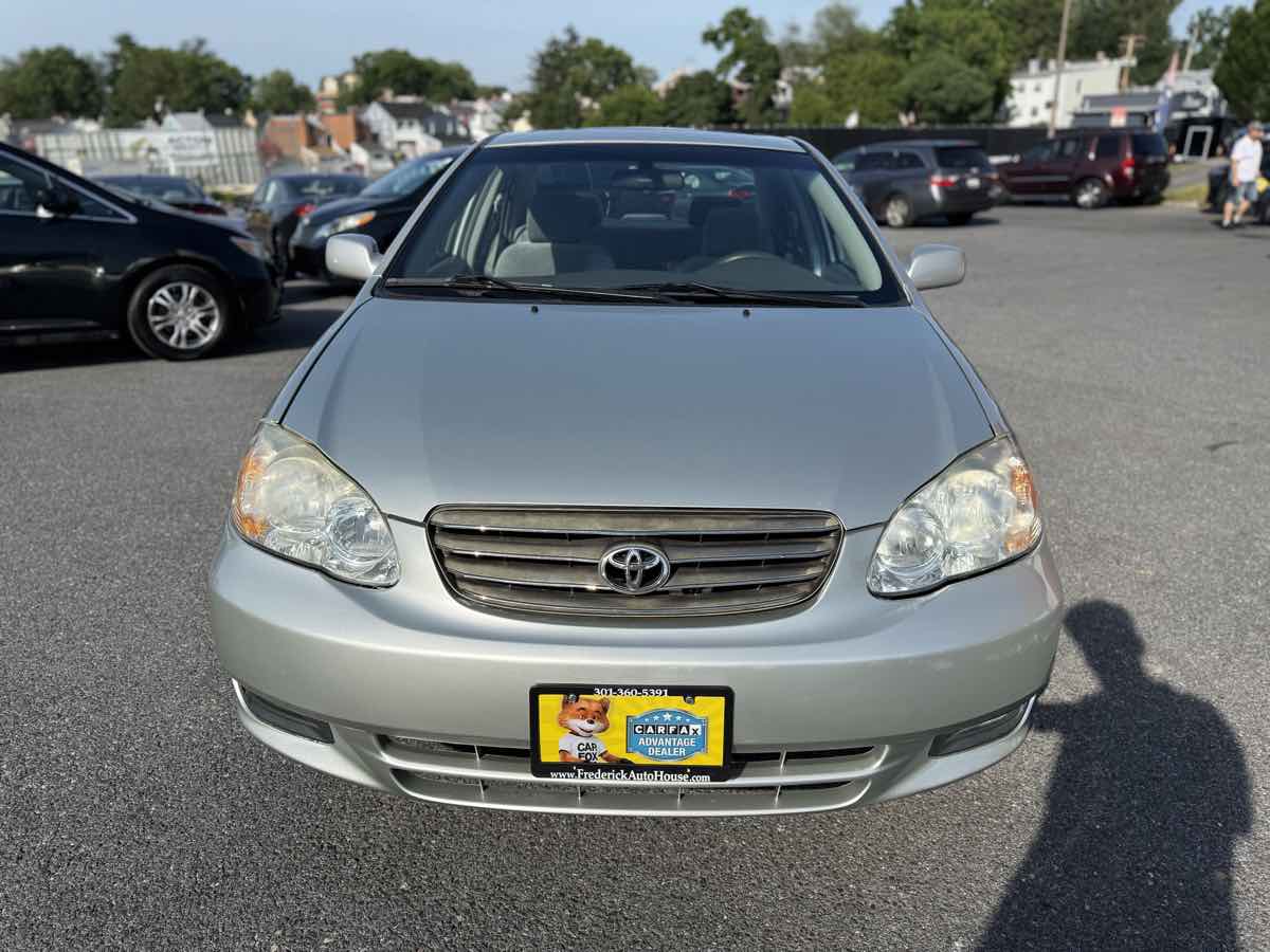 2003 Toyota Corolla LE photo 2