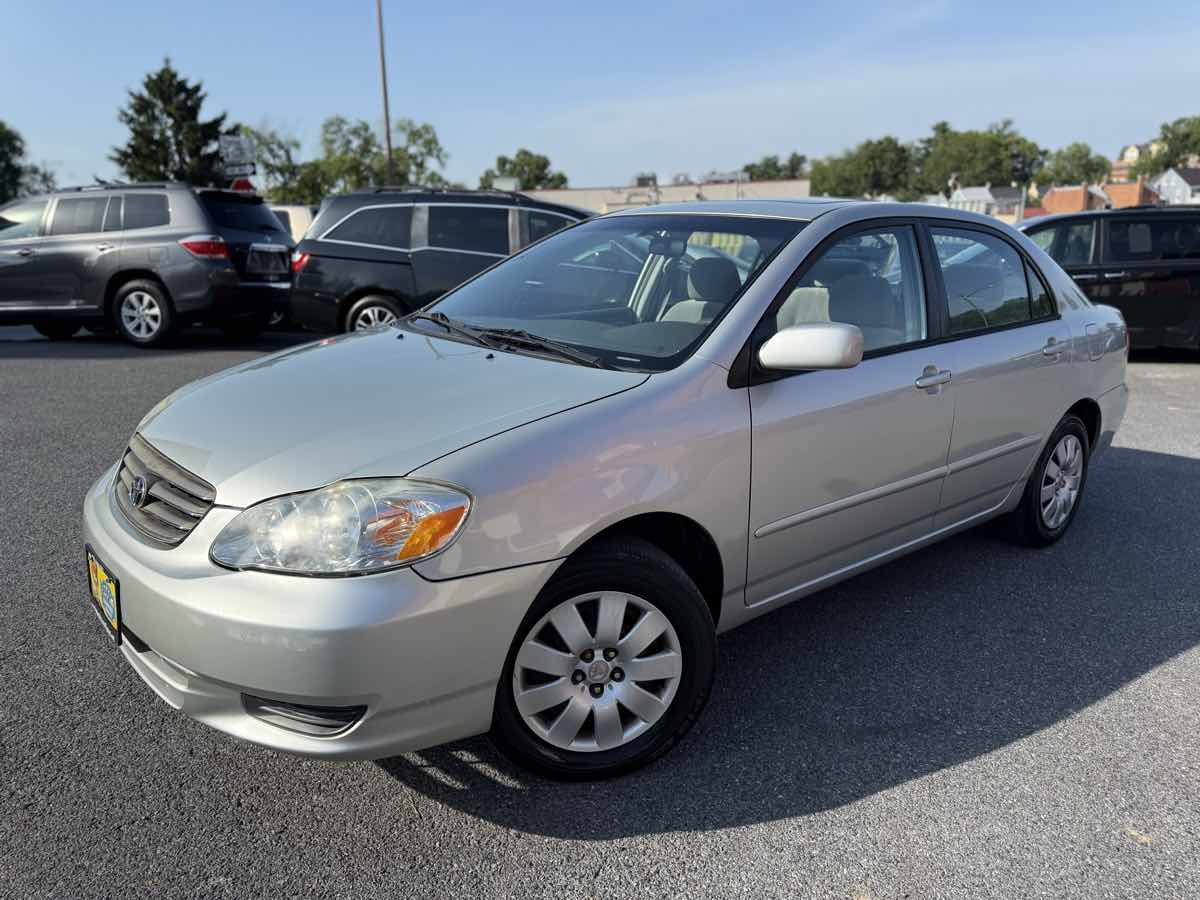 2003 Toyota Corolla LE photo 3