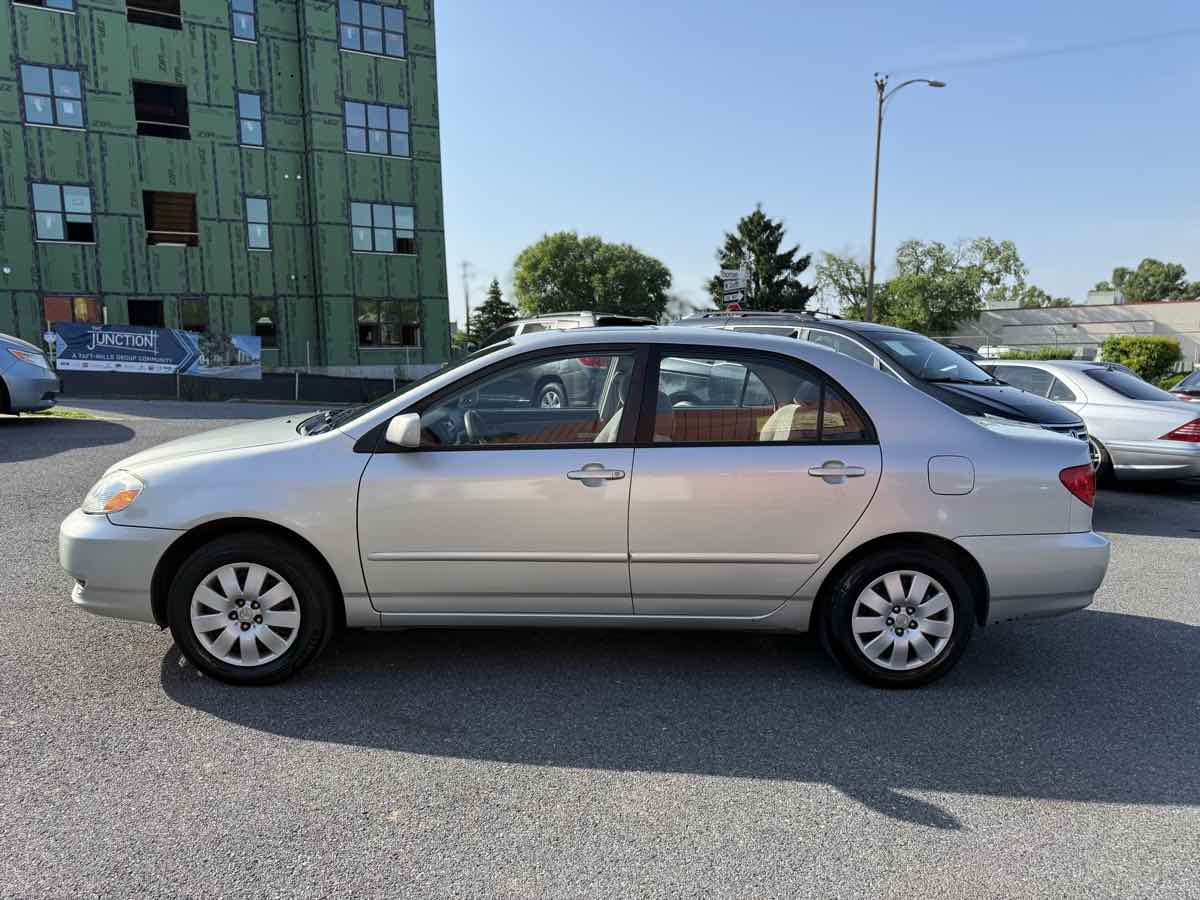 2003 Toyota Corolla LE photo 4