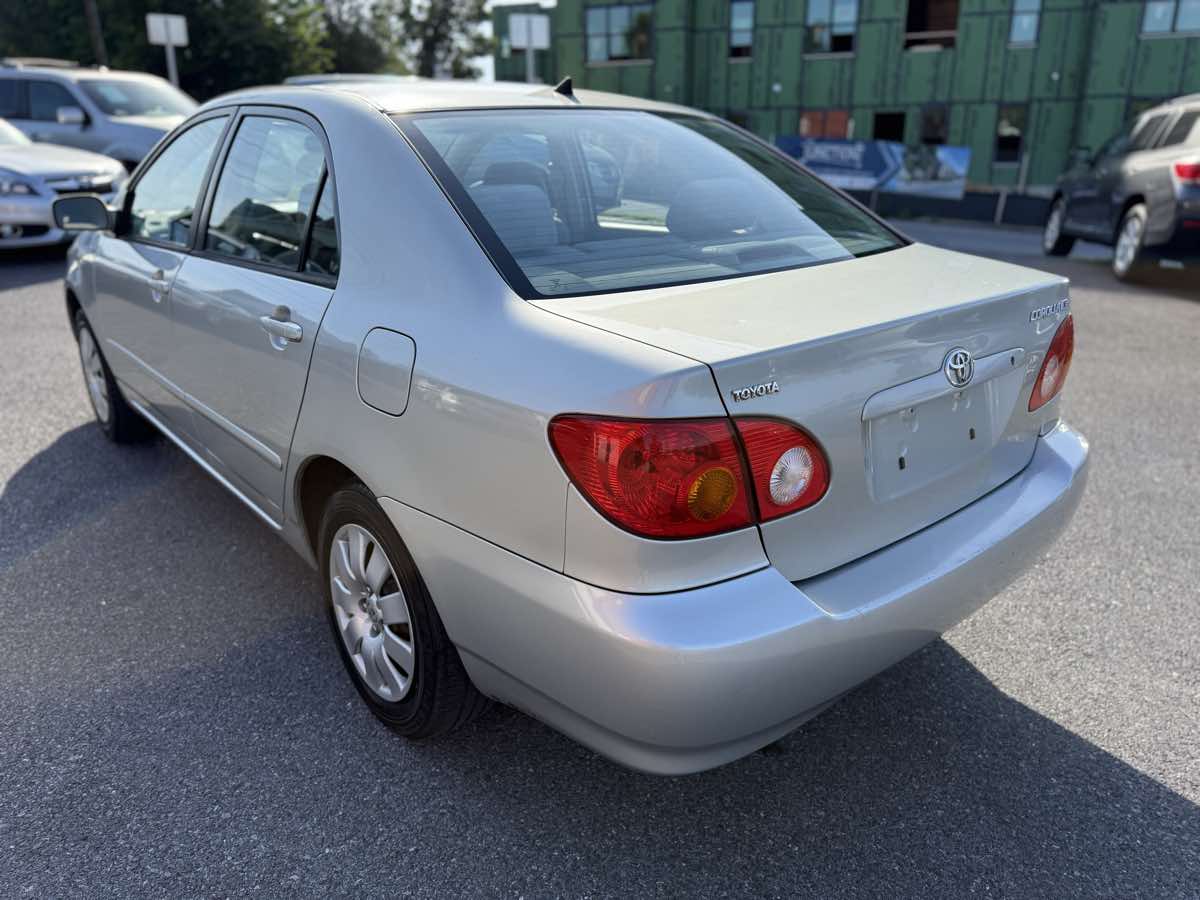 2003 Toyota Corolla LE photo 5