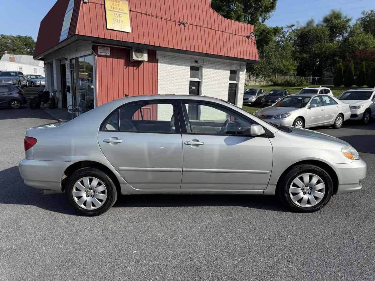 2003 Toyota Corolla LE photo 8