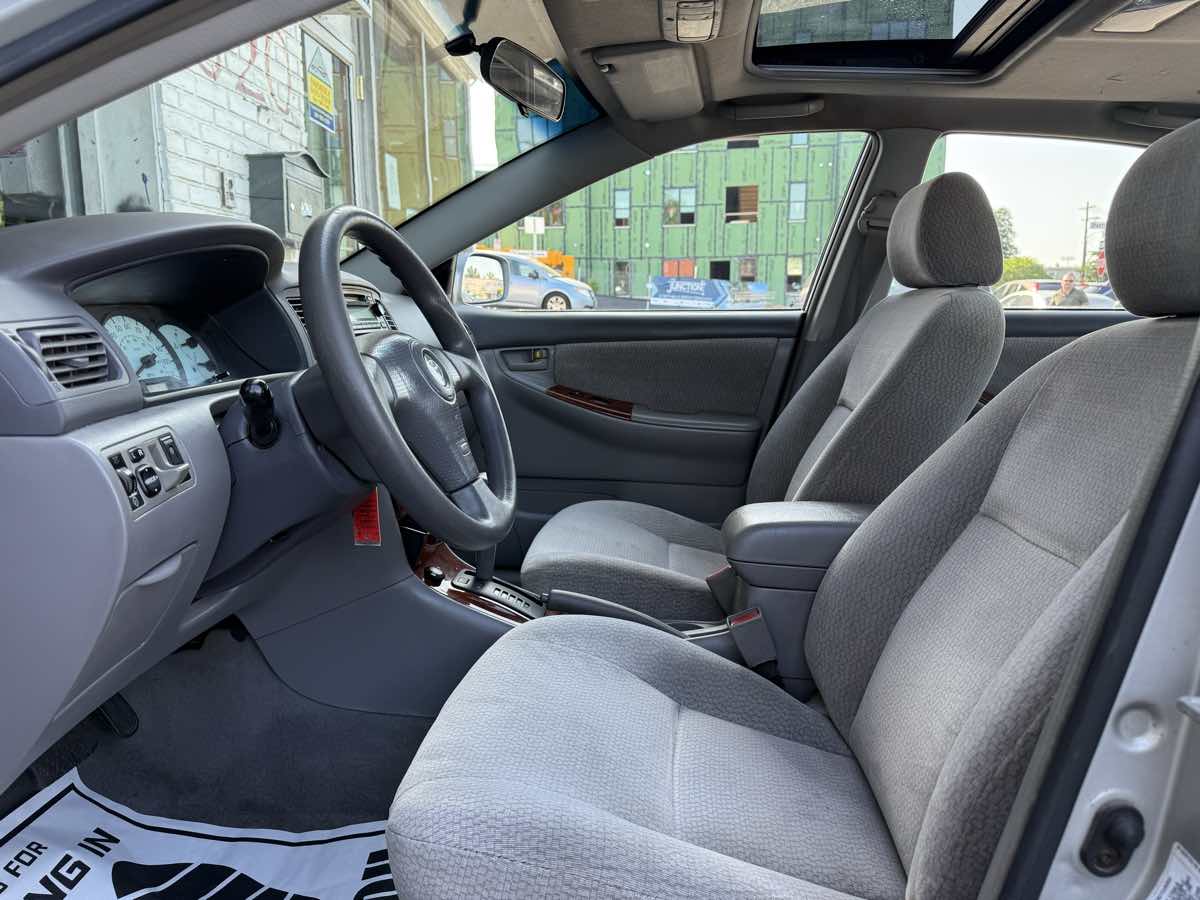 2003 Toyota Corolla LE photo 9