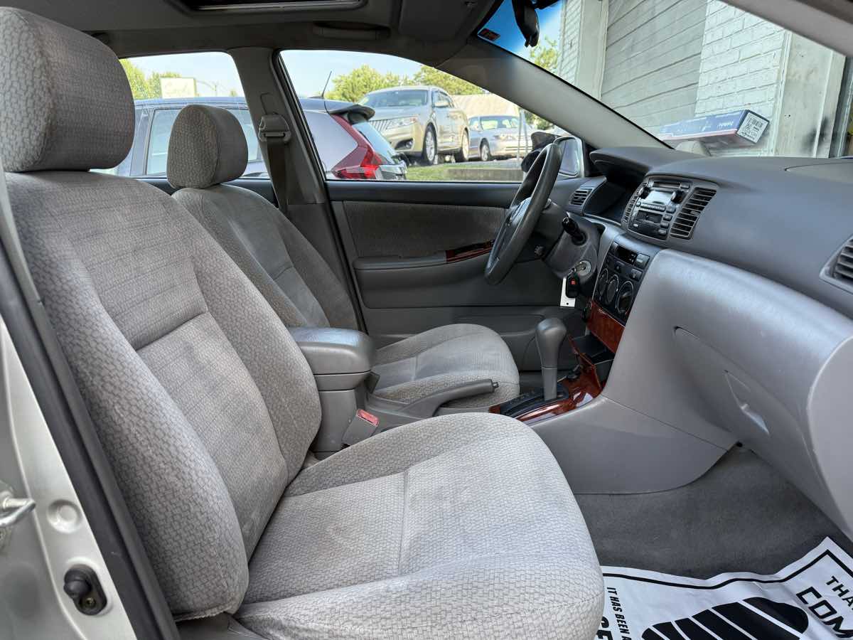 2003 Toyota Corolla LE photo 10
