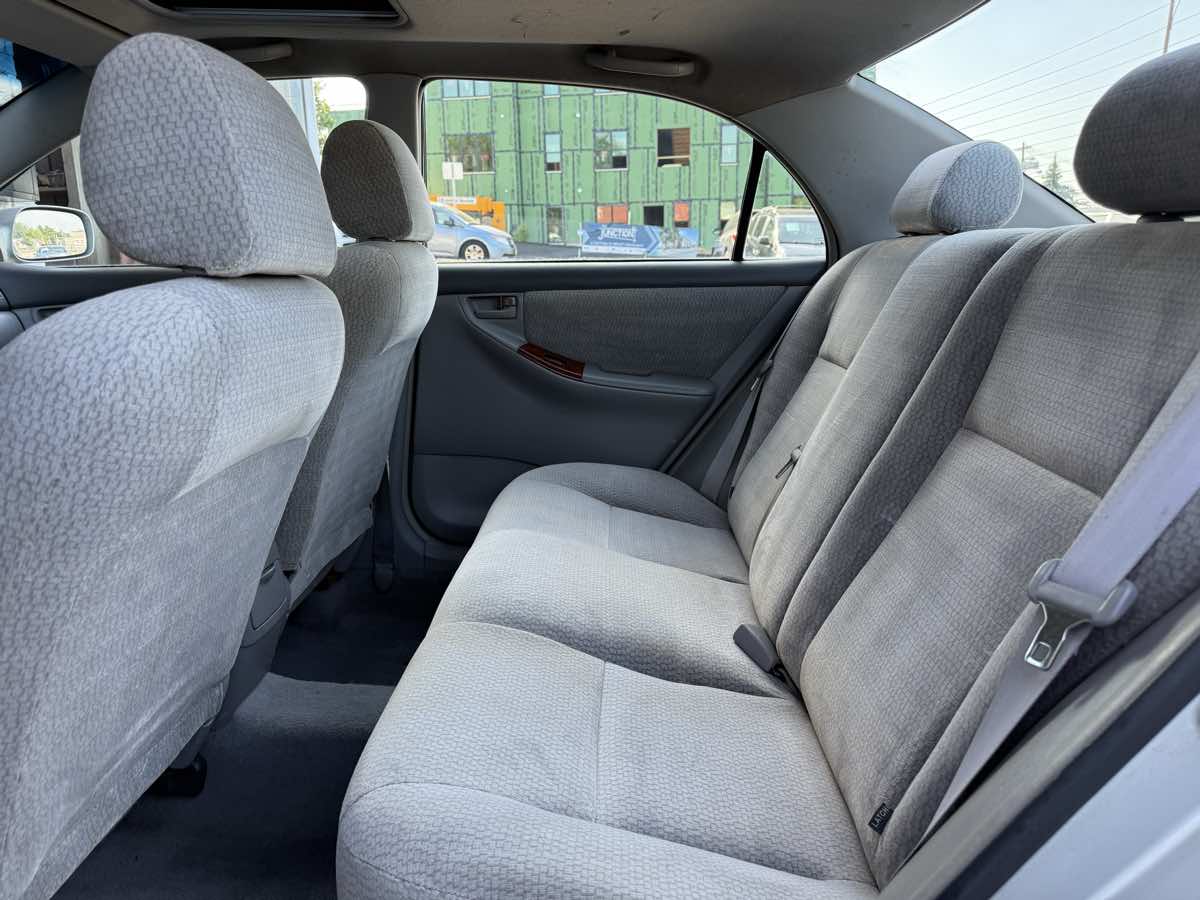 2003 Toyota Corolla LE photo 11