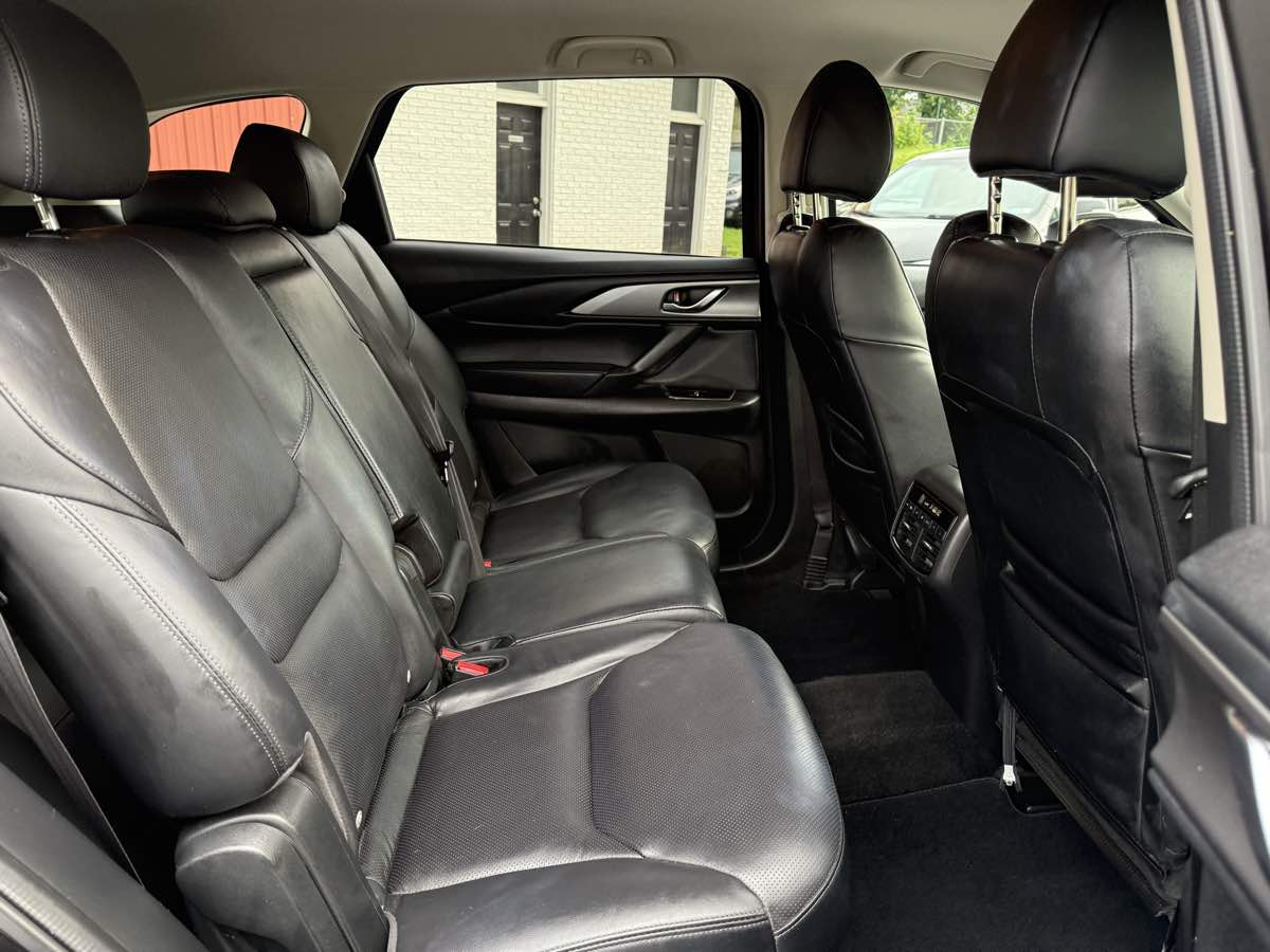 2018 Mazda CX-9 Touring photo 11