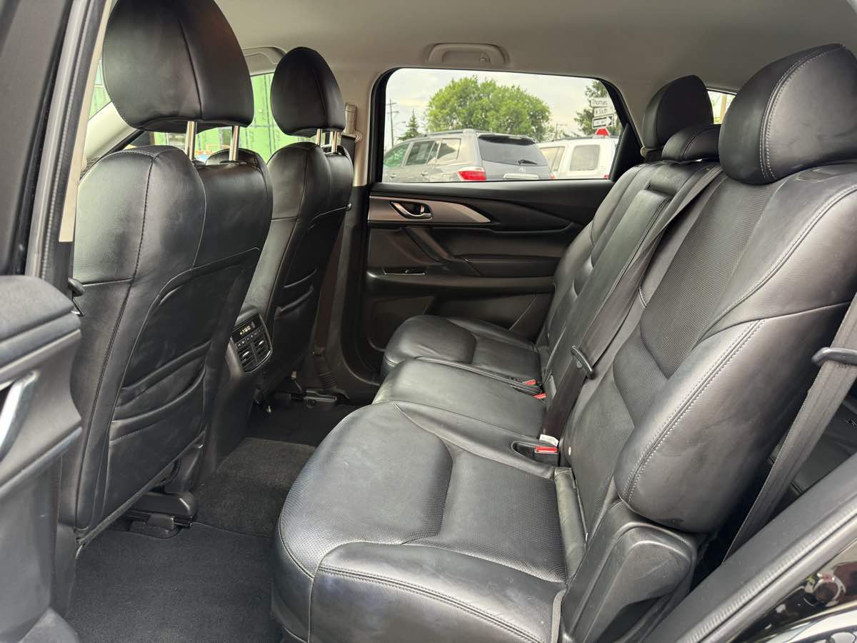 2018 Mazda CX-9 Touring photo 12