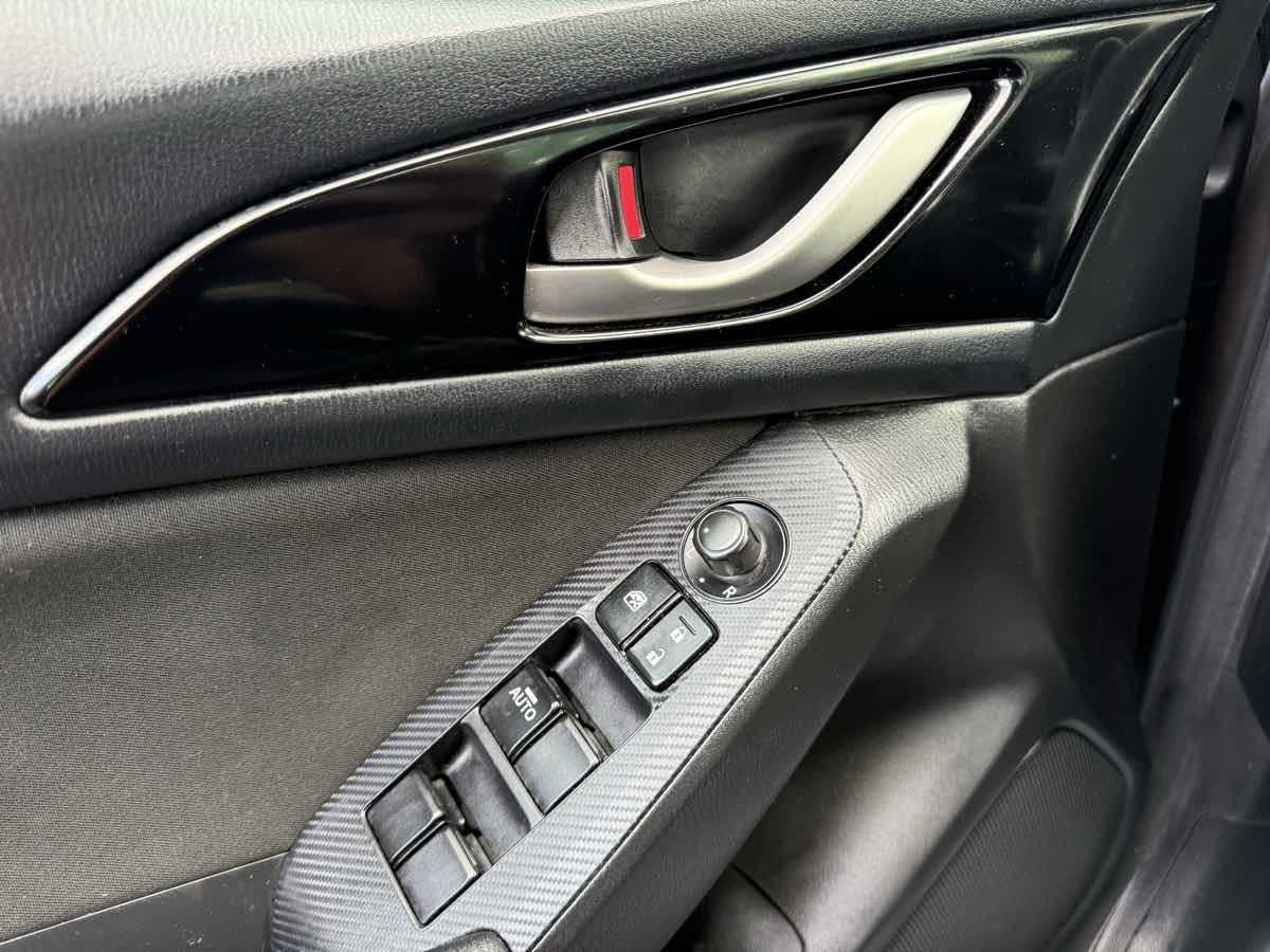 2014 Mazda Mazda3 Touring photo 21