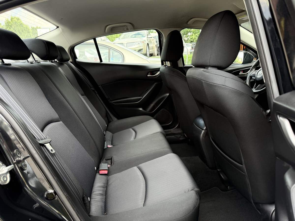2014 Mazda Mazda3 i Sport photo 11