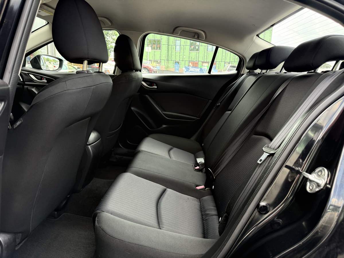 2014 Mazda Mazda3 i Sport photo 12