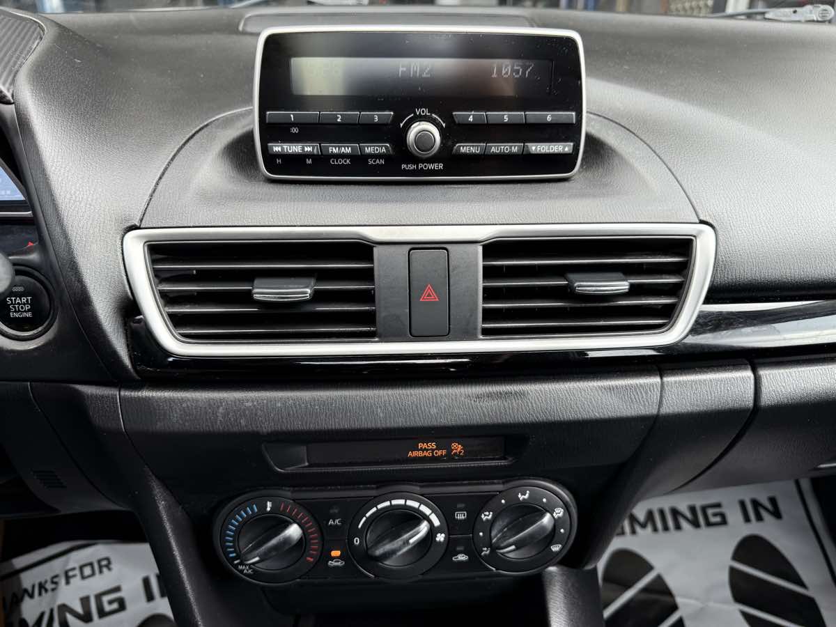 2014 Mazda Mazda3 i Sport photo 17