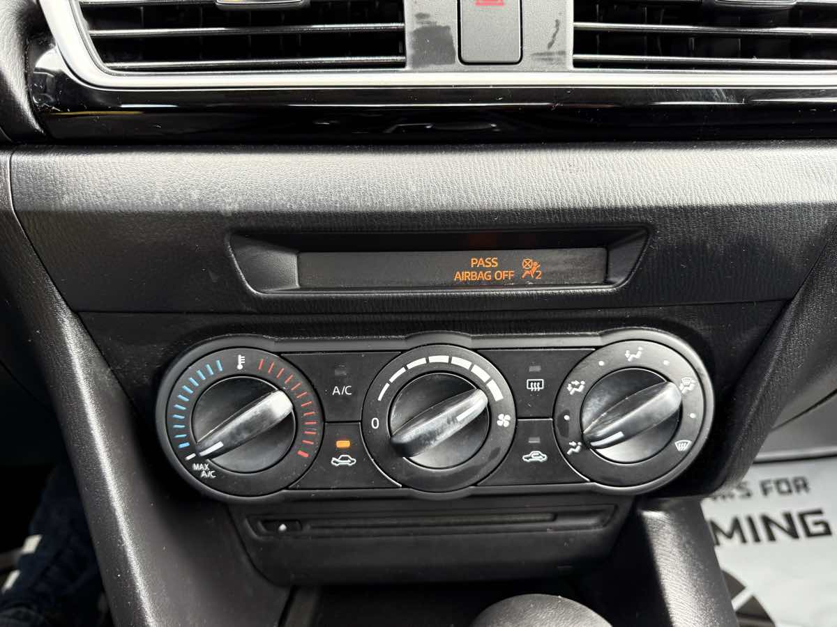 2014 Mazda Mazda3 i Sport photo 19