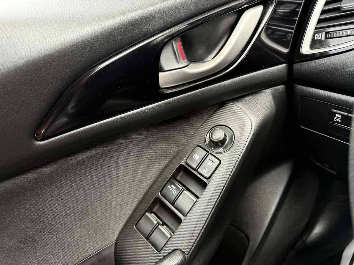 2014 Mazda Mazda3 i Sport photo 20