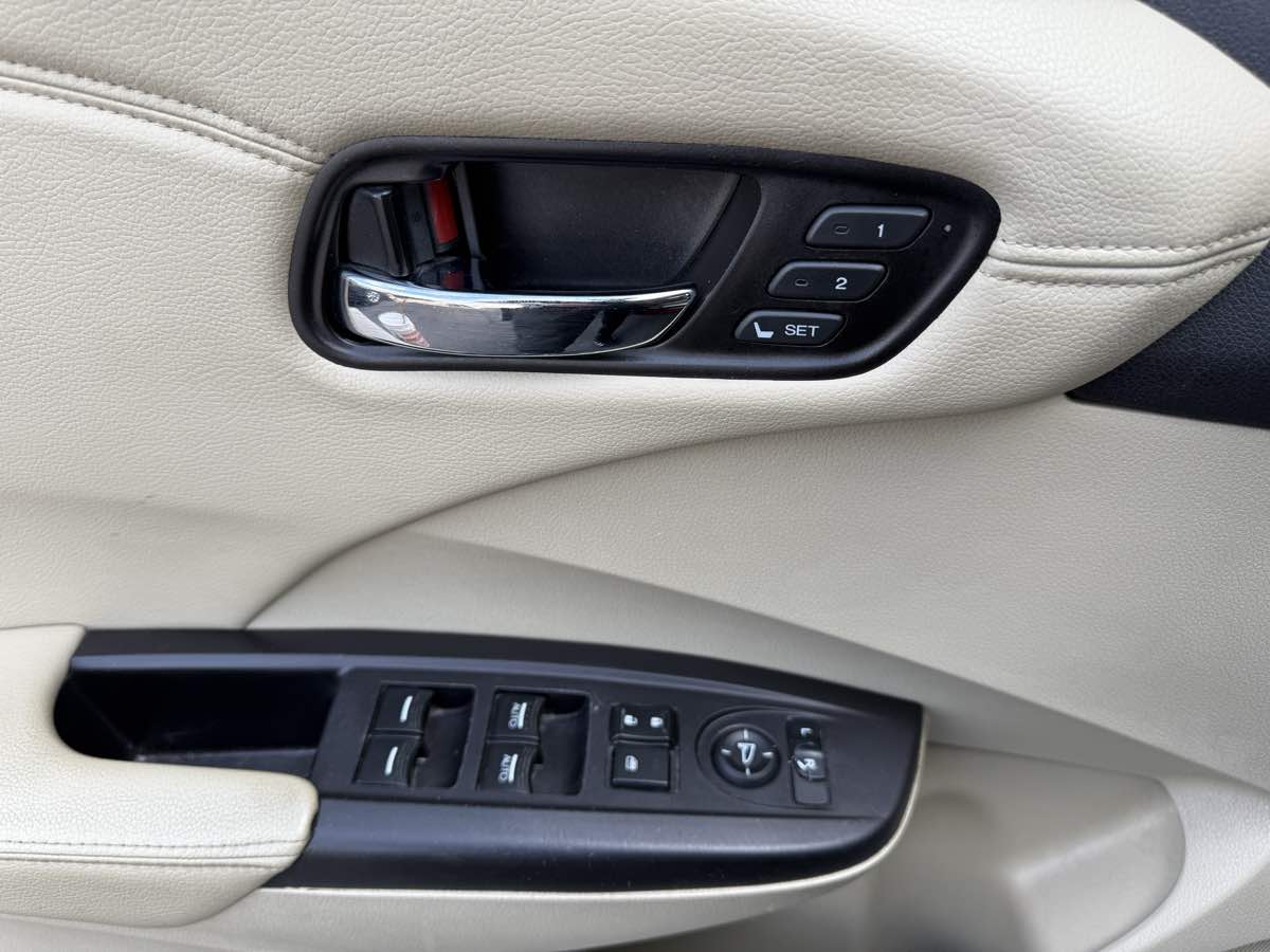 2013 Acura RDX Technology photo 28