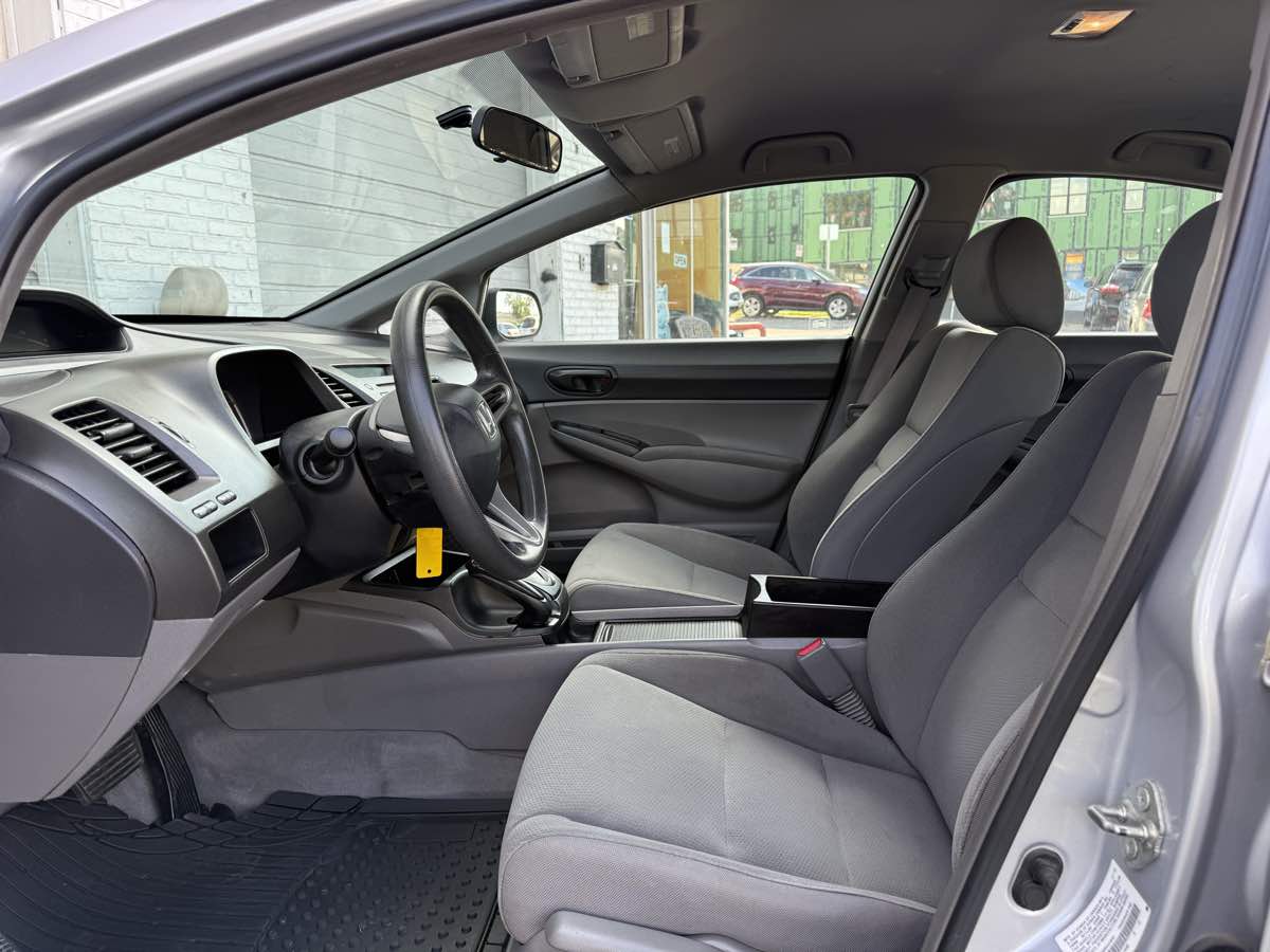 2011 Honda Civic DX-VP photo 9