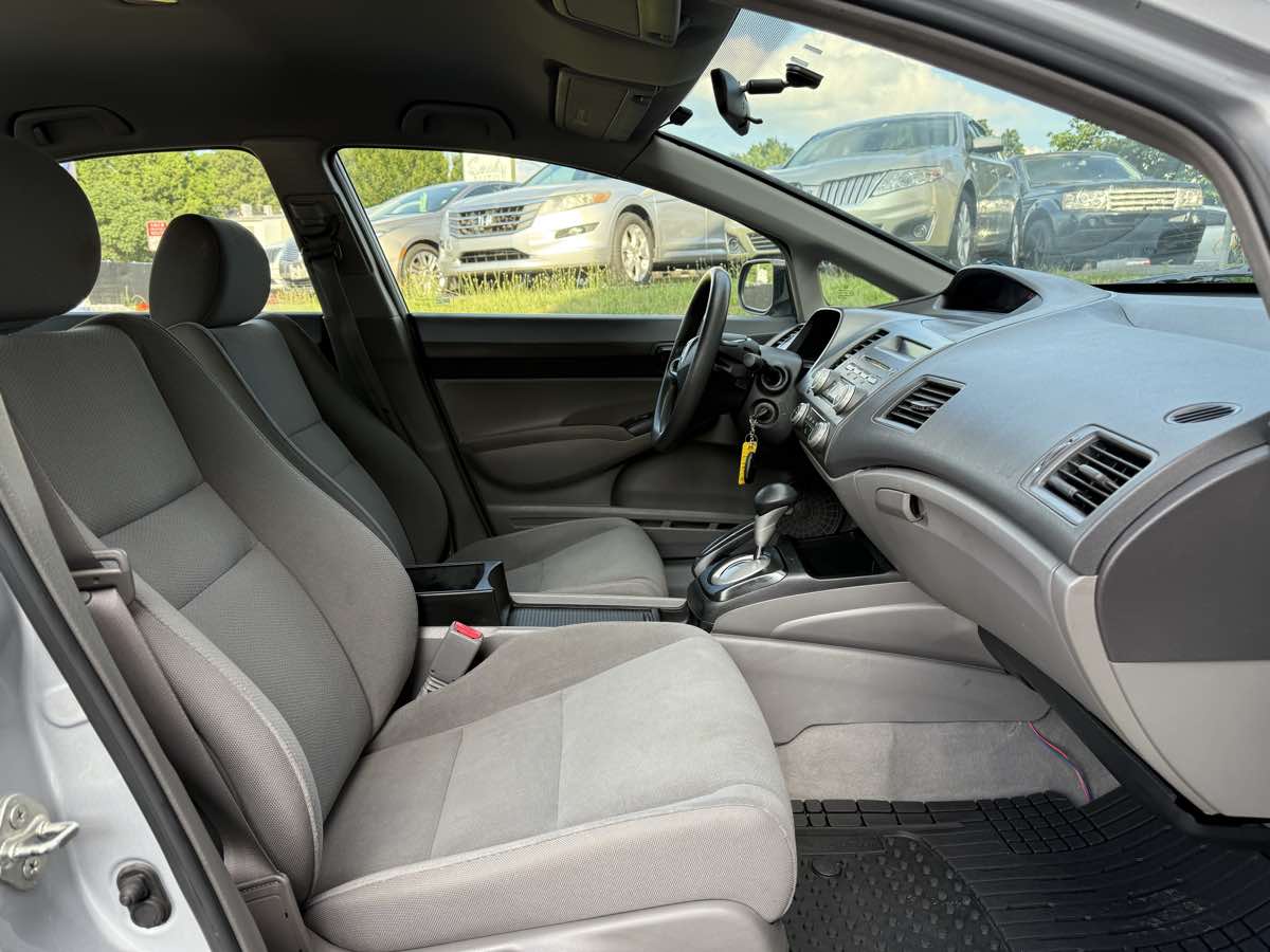 2011 Honda Civic DX-VP photo 10