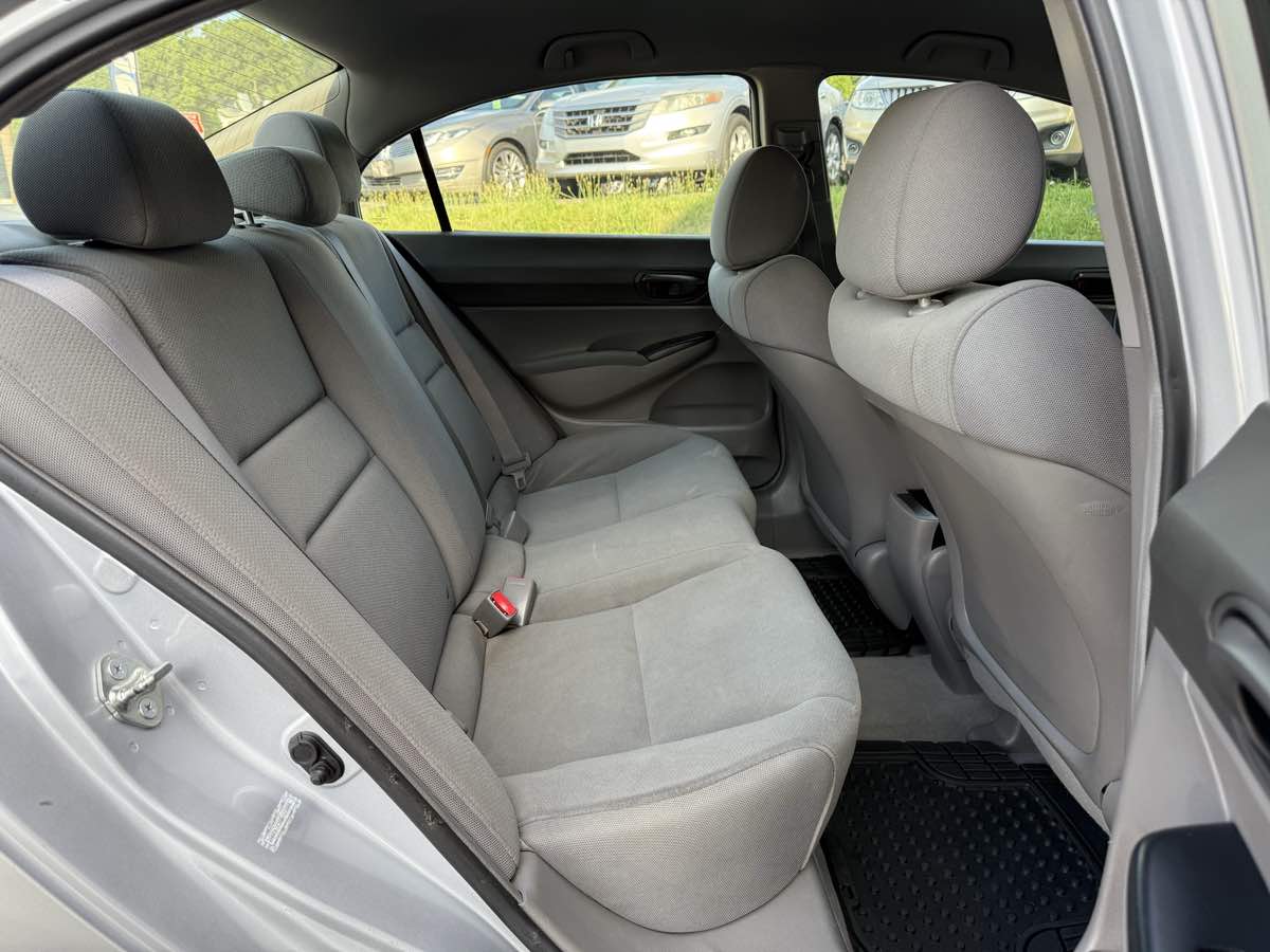 2011 Honda Civic DX-VP photo 12