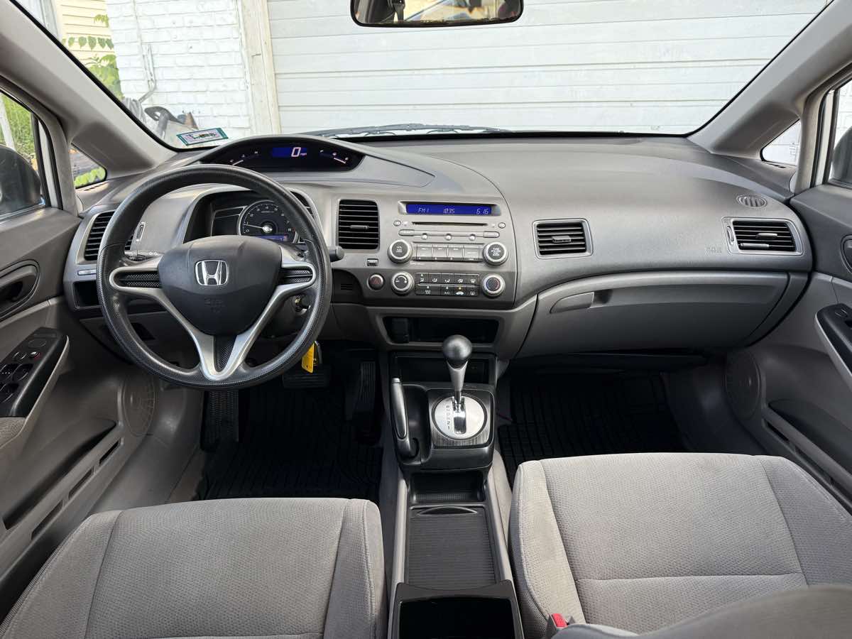 2011 Honda Civic DX-VP photo 13