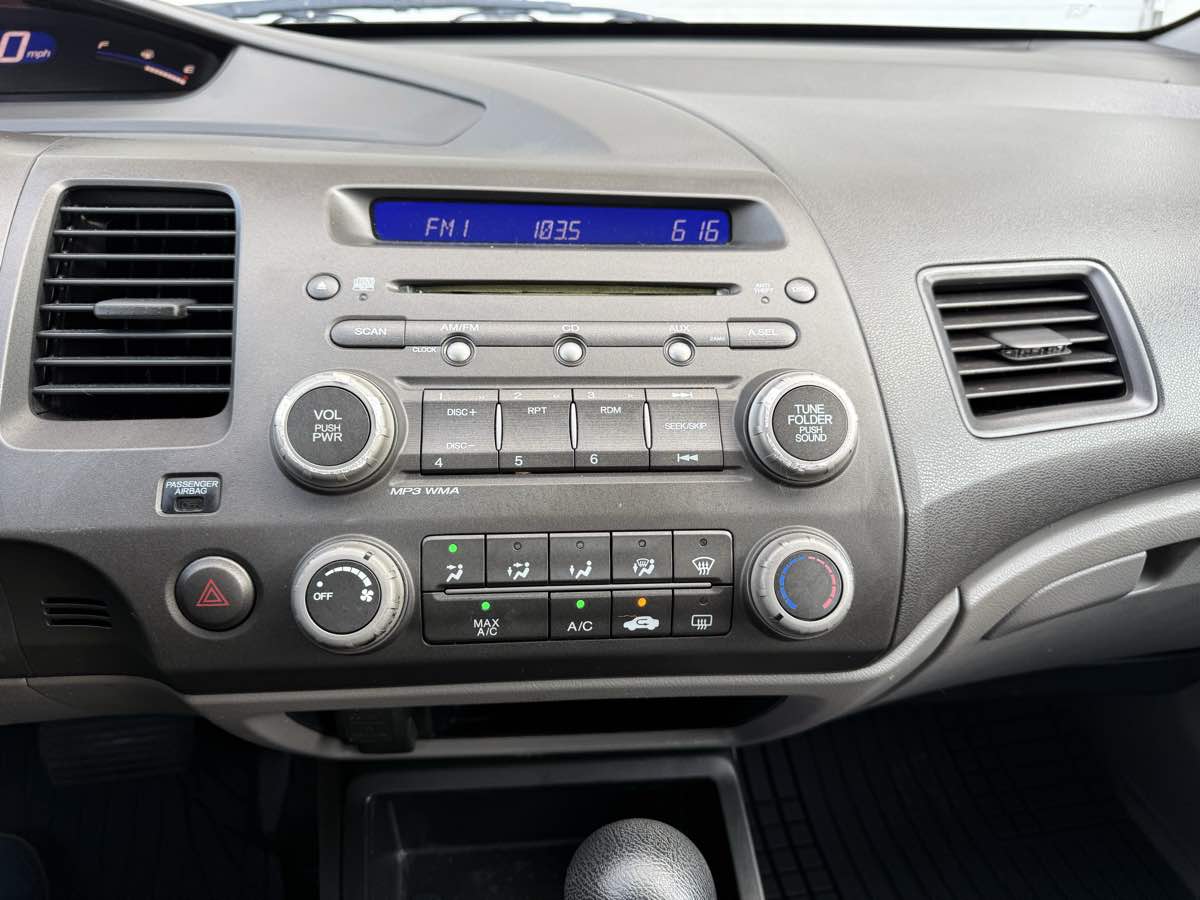 2011 Honda Civic DX-VP photo 16