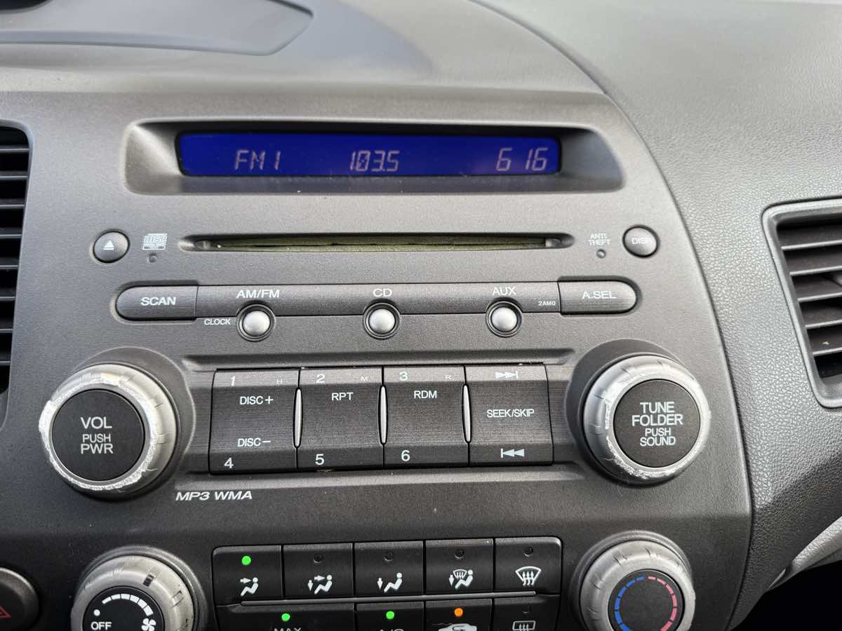 2011 Honda Civic DX-VP photo 17