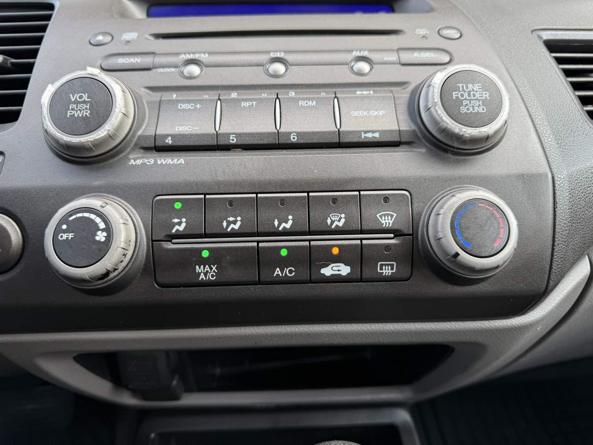 2011 Honda Civic DX-VP photo 18