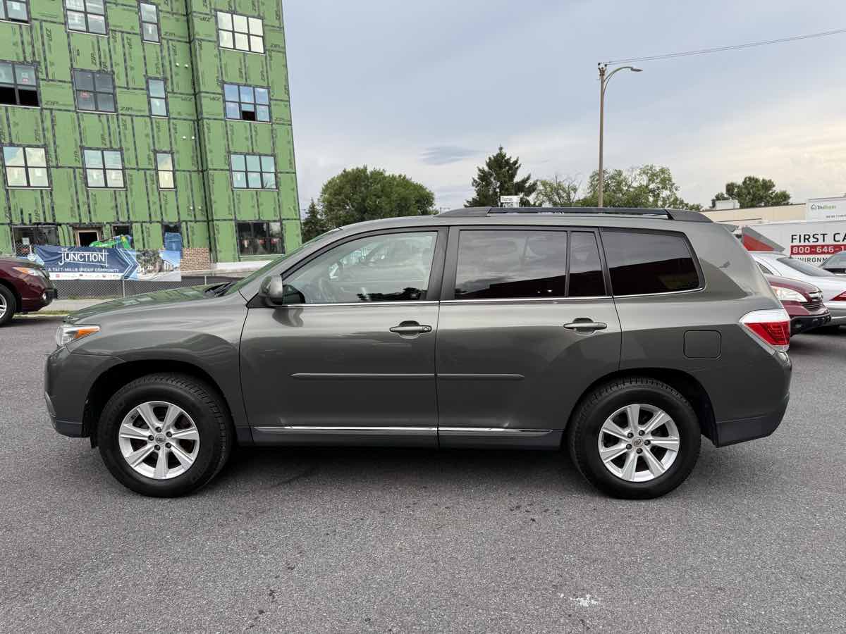 2012 Toyota Highlander SE photo 4