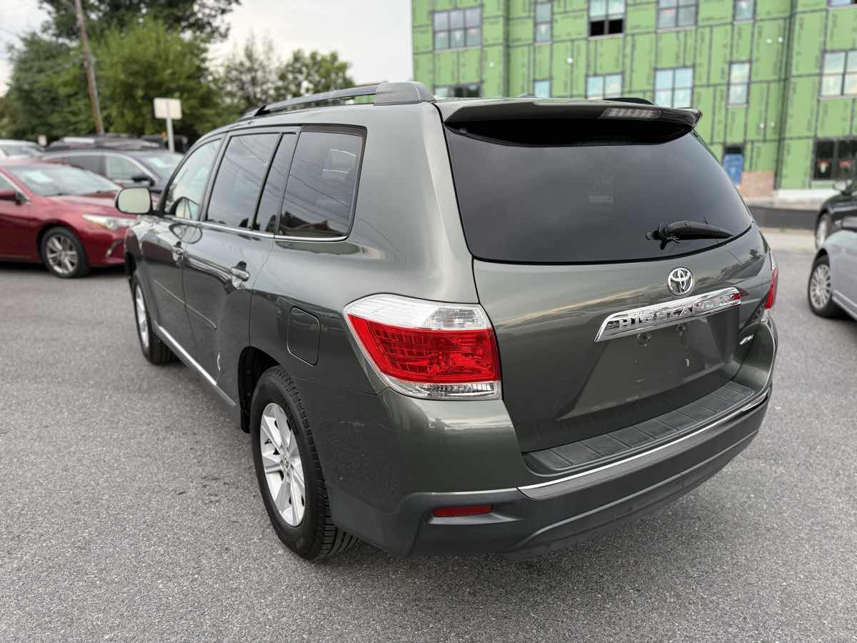 2012 Toyota Highlander SE photo 5