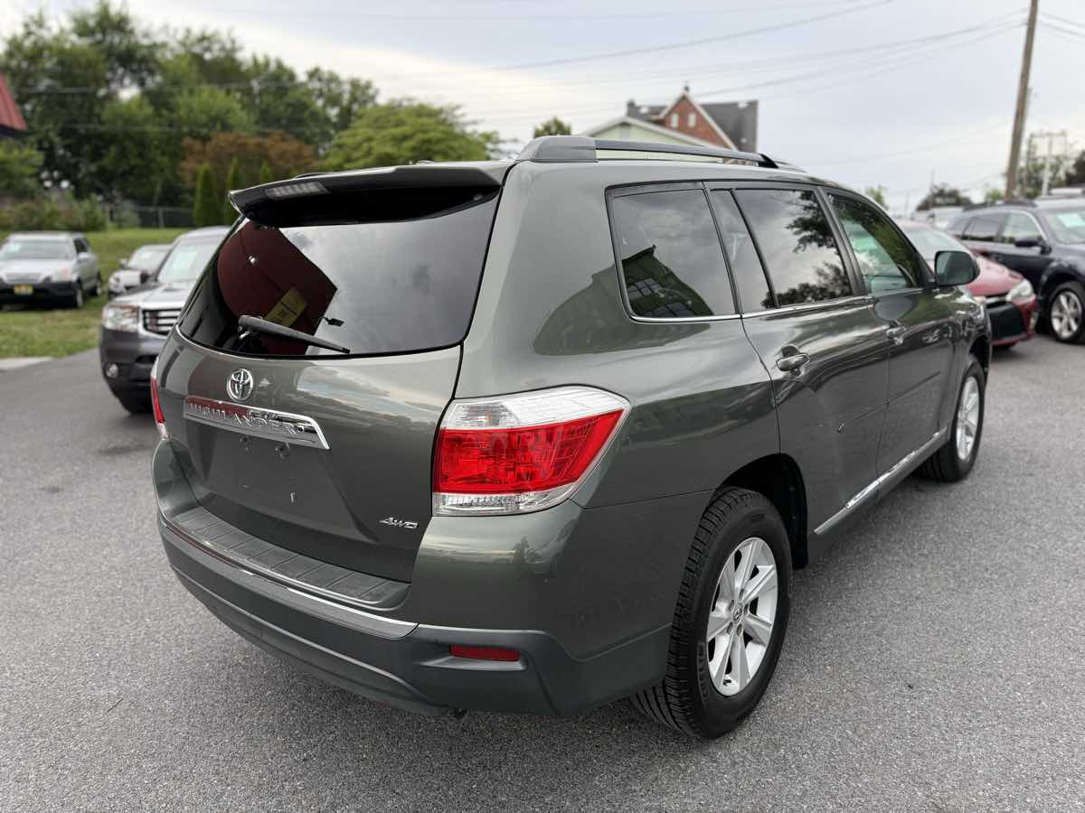 2012 Toyota Highlander SE photo 7