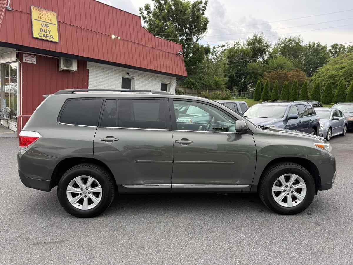 2012 Toyota Highlander SE photo 8