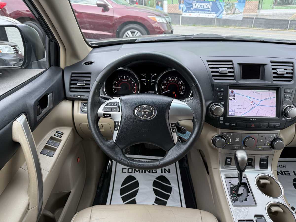 2012 Toyota Highlander SE photo 14