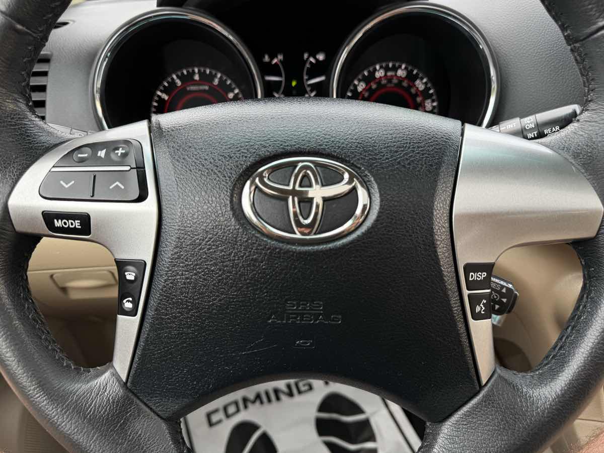 2012 Toyota Highlander SE photo 16